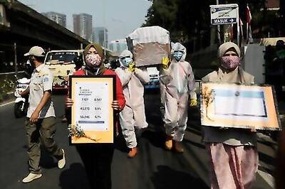 In Indonesia, Govt Using Shock Coffin Tactics to Nail Coronavirus Risks And Caution Public