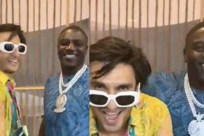 Ranveer Singh Sings Chammak Challo With Akon In Abu Dhabi, Fans Call Them 'Buddies'