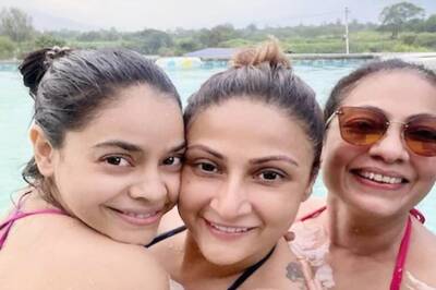 Sumona Chakravarti, Urvashi Dholakia 'Laugh Away Blues' in Pool. See Pics