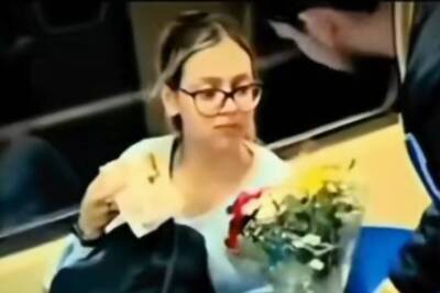Woman Priceless Reaction After Receiving Roses From Stranger Will Warm Your Heart