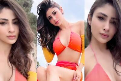 HOT! Mouni Roy Flaunts Cleavage Wearing Sizzling Bikini in Italy, Sexy Video Goes Viral; Watch