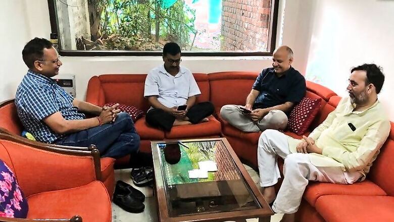 IAS Officers Say Not on Strike, We Protest Against Kejriwal Govt for 5 Minutes Every Day
