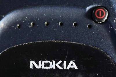 Finnish teen wins mobile phone throwing contest