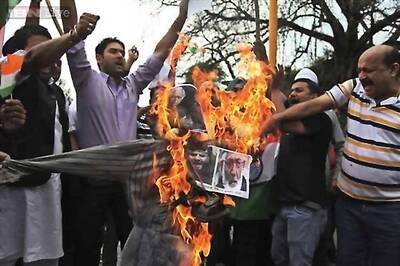Jammu witnesses protests over Geelani rally