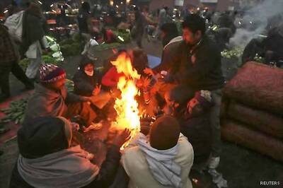North India shivers, Delhi temperature climbs