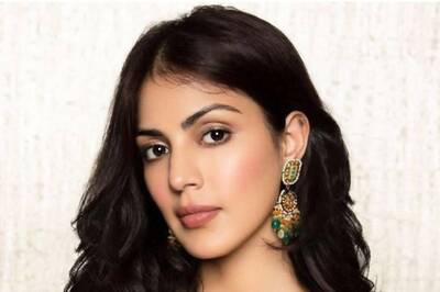 Rhea Chakraborty Urges Fans to Avoid 'Mindless Scrolling' on Social Media, Live Their 'Real' Life