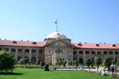 Allahabad HC Issues Notice to BCI on Plea Seeking Ban on Present Dress Code for Lawyers