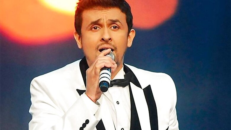 Sonu Nigam Gets Swollen Eye Due to Sea Food Allergy, Shares Hospital Photo on Instagram