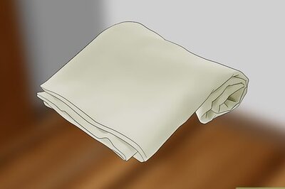 How to Clean a Ceiling Fan with a Pillowcase