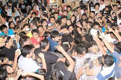 Guards rescue Ranbir Kapoor from female fans