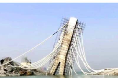 Section of Bihar’s Under Construction Sultanganj-Aguwani Ghat Bridge Falls Into Ganga Yet Again | Video