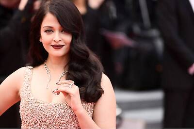 Cannes 2016: Aishwarya Rai Makes For an Arresting Sight in a Gold Elie Saab Gown