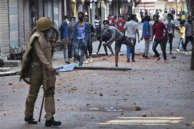 After Eid Prayers, Clashes Break Out Between Youths and Security Forces in Srinagar