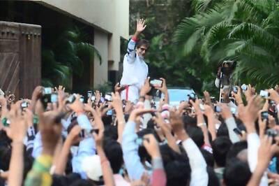 Snapshot: Big B greets hundreds of well wishers at Jalsa