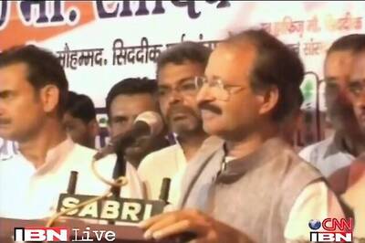 Alvi renews attack on Mulayam, questions meeting with VHP