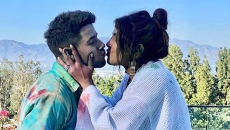 Priyanka Chopra Kisses Nick Jonas on Lips As They Play Holi Like 'Desis' in LA; See Pics, Videos