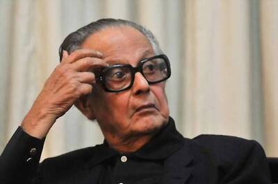 Maharashtra CM launches website in memory of cartoonist RK Laxman