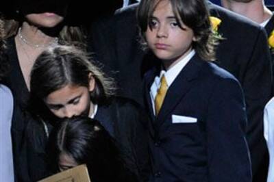 MJ's dad toys with idea of 'The Jackson Three'