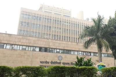 IIT Delhi Students Make App to Track Blood Donation, Find Scribe Requests for Students