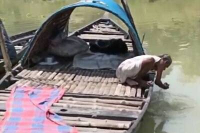 Stuck in a Remote Village During Covid-19 Lockdown, Bengali Singer Makes Boat His Quarentine Home