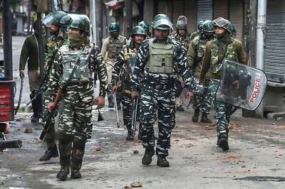 Troop Build-up, Alarming Orders Spread Panic in Kashmir; Curtailment of Amarnath Yatra Adds to Anxiety