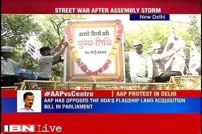 Delhi: Over 200 AAP workers protest at Jantar Mantar against Modi government's 1 year in power