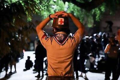 Portland protesters put out fires as feds withdraw