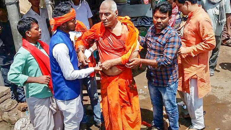 Swami Agnivesh Thrashed Allegedly by BJP Youth Wing Workers for 'Anti-Hindu' Stance