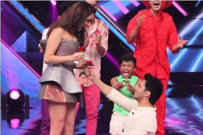 Varun Dhawan Proposes to Shraddha Kapoor in Shah Rukh Khan Style on Dance Reality Show