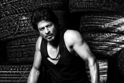 Taking Pause For A Shah Rukh Khan Fan Moment And You Can’t Blame Us