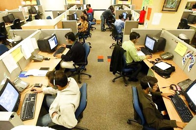 India's Service Sector Exports Dip 8.92% to Rs 1.25 Lakh Crore in April: RBI Data