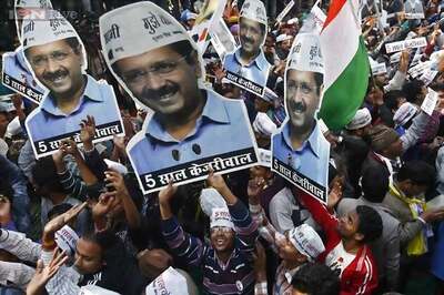 Hawkers lower price to celebrate Arvind Kejriwal's oath-taking