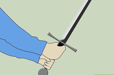How to Use Any Two Handed Sword