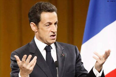 Hollande edges Sarkozy in French elections
