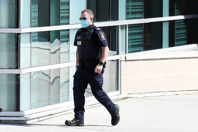 Canada Police, Border Agency Accused of Colluding to Get Huawei Exec's Passcodes