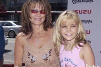 Cover up bum, mum tells Britney