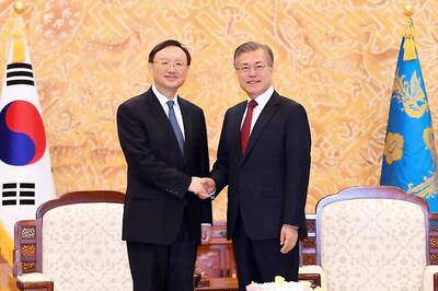 China Envoy Tells Moon All Sides Must Advance Talks on Korean Peninsula