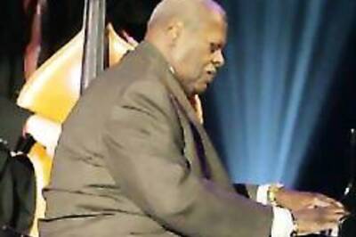 Jazz piano legend Oscar Peterson passes away at 82