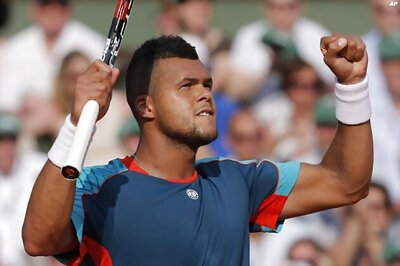 Jo-Wilfried Tsonga breezes past Aljaz Bedene in Paris