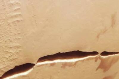 A Look At The 'Scars Of Mars' And Its Mysterious Zebra Stripes, Courtesy Of ESA