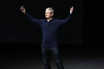 Apple CEO Tim Cook Writes a Memo to Employees, Says Apple is One Big Family