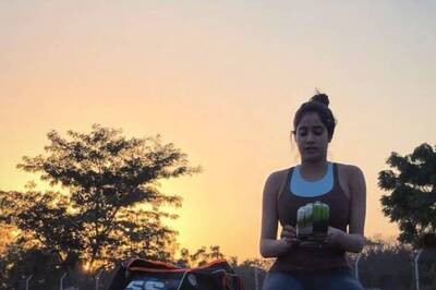 Mr and Mrs Mahi: Janhvi Kapoor Shares Snippets From Cricket Camp With Dinesh Karthik, Sharan Sharma