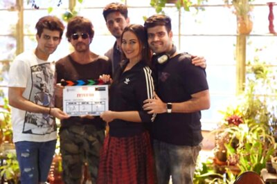 Shah Rukh Khan Joins Sonakshi Sinha, Sidharth Malhotra On The Sets of Ittefaq