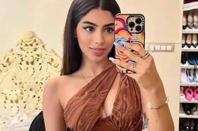 In Mirror Selfie, Jhanvi Kapoor’s Sister Khushi Kapoor Gives Glimpse of Her Bedroom