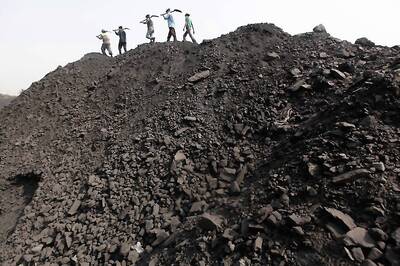 India's Thermal Coal Imports to Cross 200 Million Tonnes in FY 2020: Moody
