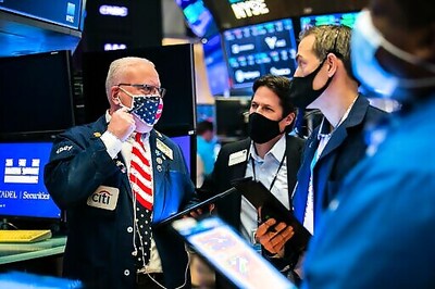 Stocks Ease Mostly Lower On Wall Street, Except For Tech