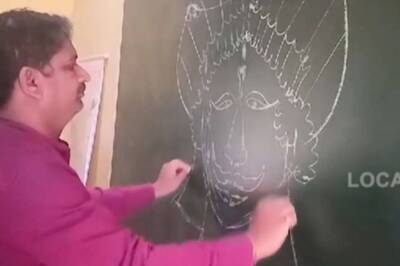 Science Teacher In Uttar Kannada District Writes With Both Hands