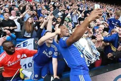 Celebrating Drogba challenges 'new Chelsea' to emulate him