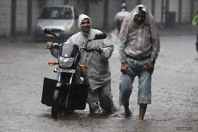 Mumbai: Heavy rains throw life out of gear for the second day