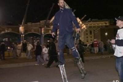 Fan uses 4-foot stilts to watch Series